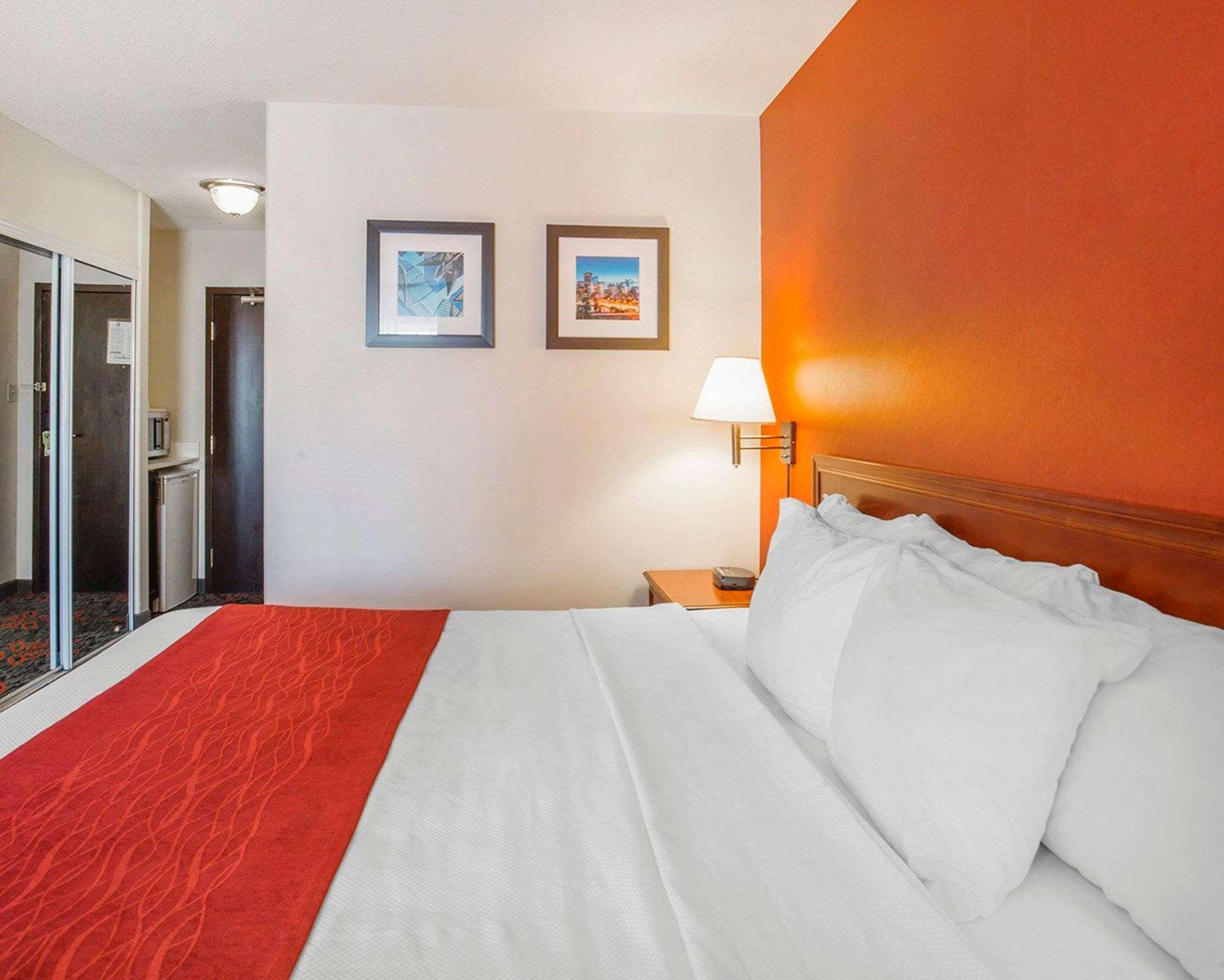 Comfort Inn & Suites University YYC Exterior foto